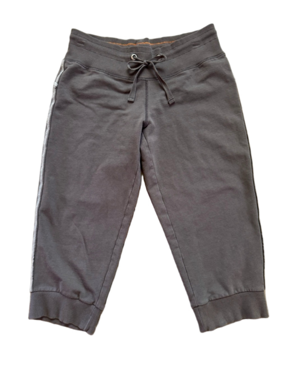 Lucy Drawstring Capri Leggings in Grey size XS
